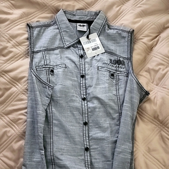 Gray Sleeveless Button-Up Top - Picture 2 of 7